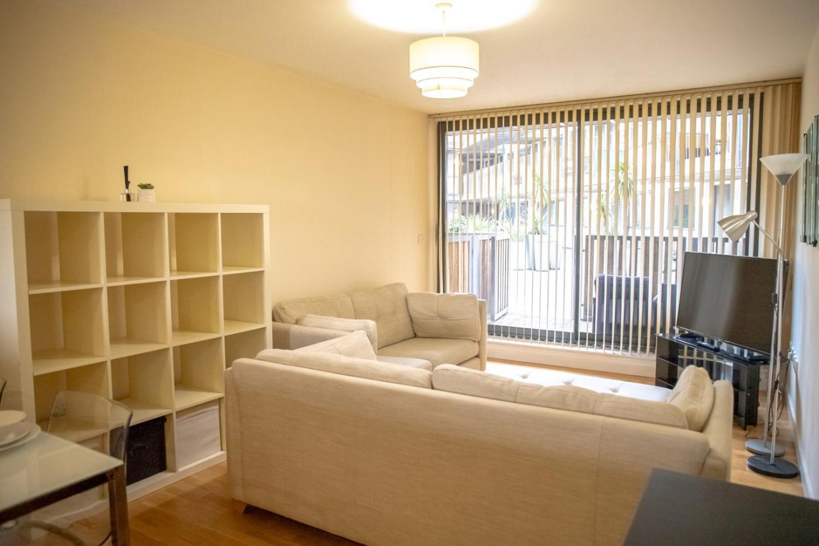 Leeds Vibrant 2 Bedroom Sleeps 4 *