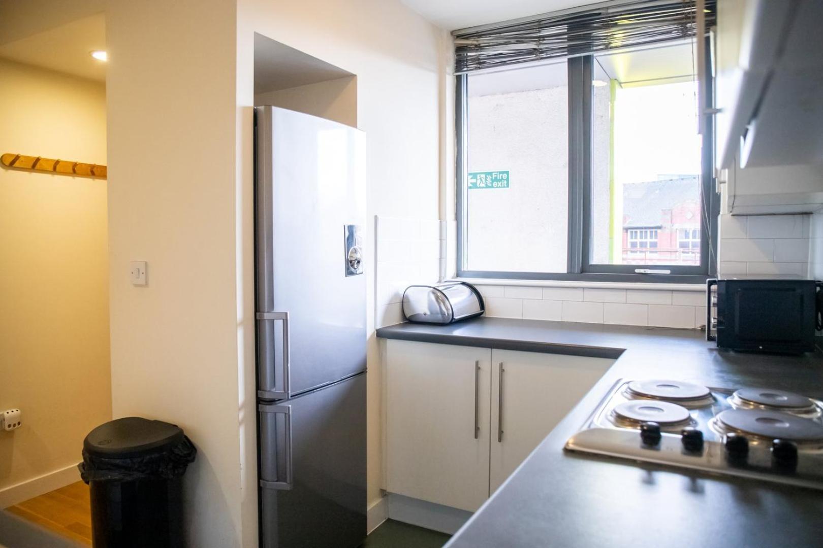 Leeds Vibrant 2 Bedroom Sleeps 4 Apartment *