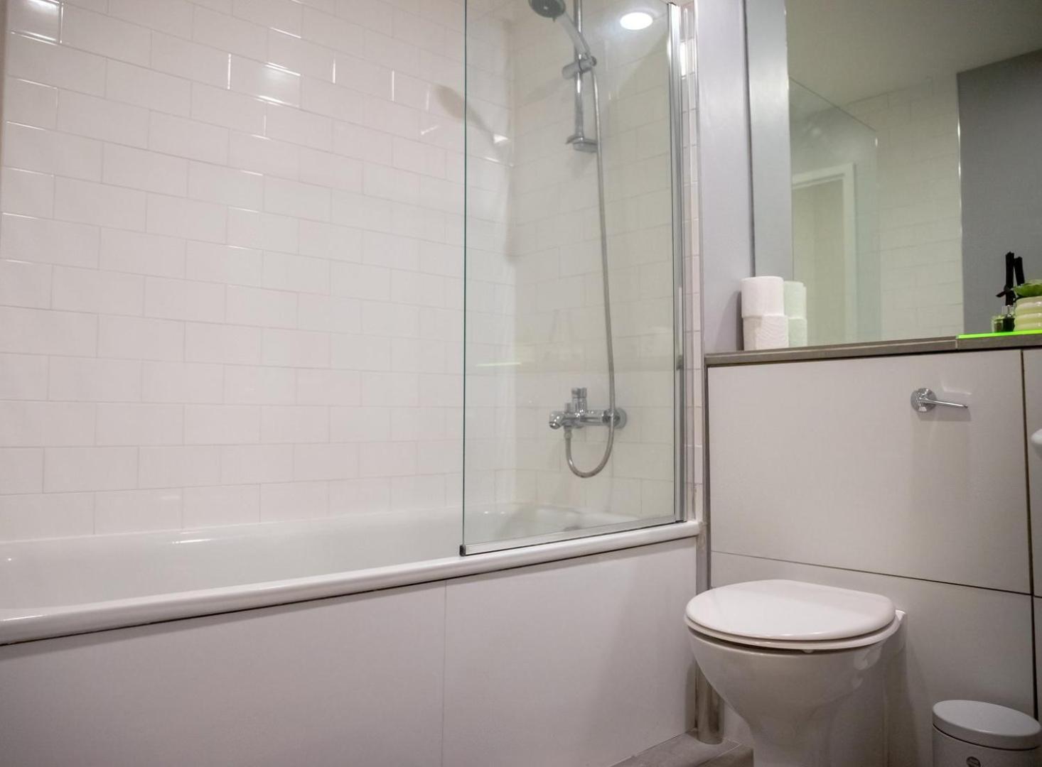 Apartamento Leeds Vibrant 2 Bedroom Sleeps 4 *